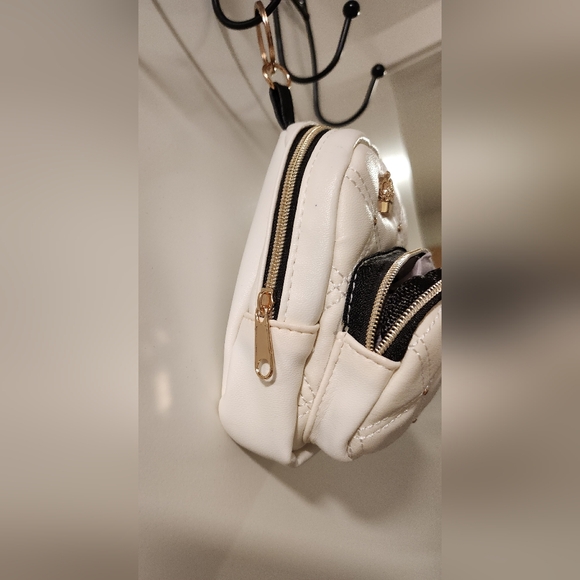 Backback Keychain - Picture 6 of 13